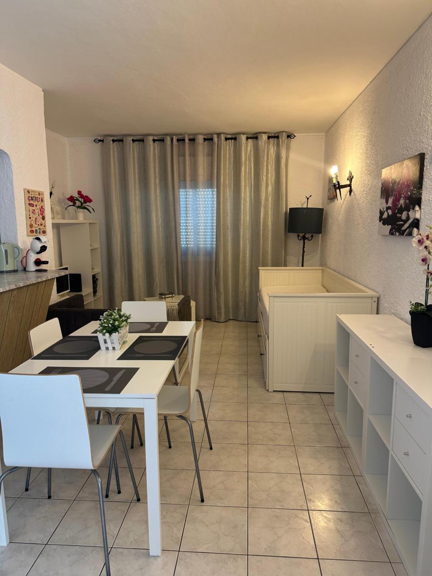 Quarteira Home Beach Ferias Tranquilas A 1Km Da Praia Totalmente Renovado 外观 照片